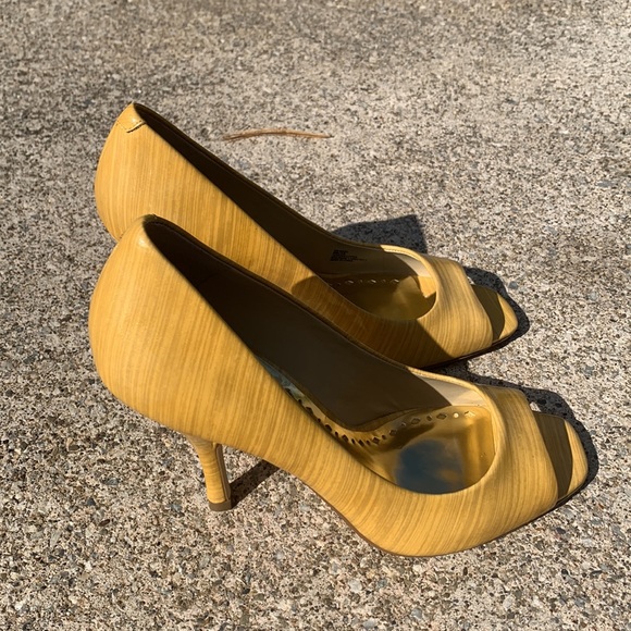 BCBG Open-toes Heels sz 9 - Picture 3 of 6